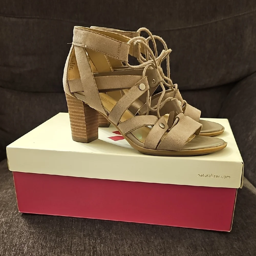 Naturalizer N5 Comfort Beige Strappy Heeled Sandals